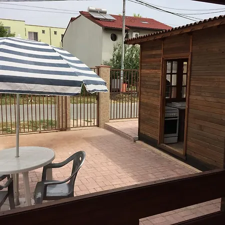 בית הארחה Casa Diana קוסטינסטי